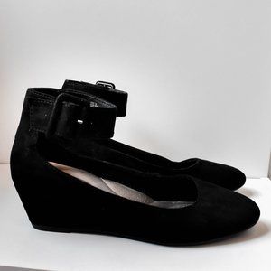 Black wedge shoes